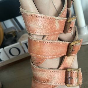 Beautiful Freebird Hustle boots cream and lite brown size 6